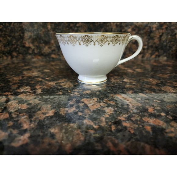 Royal Doulton GOLD LACE English Fine Bone China Tea Cup H4989 Made in England - Picture 2 of 9